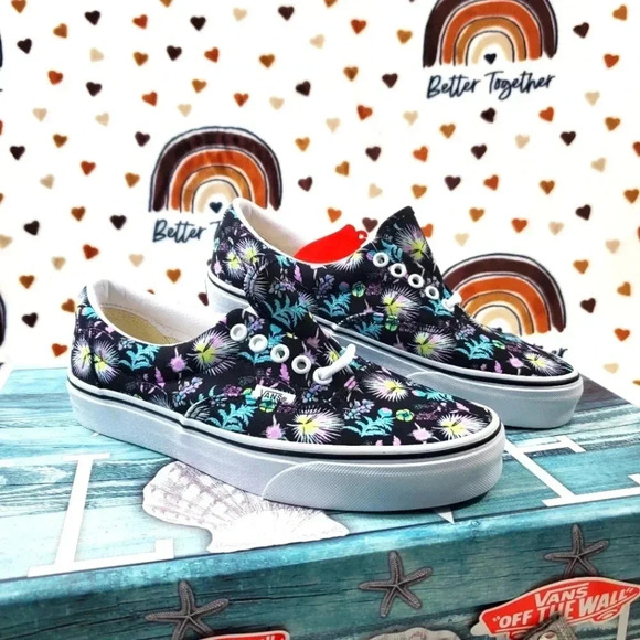 Vans Shoes - Vans Paradise Floral 💐🌹🌸 ERA